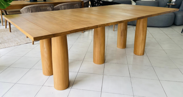 TABLE TEAK